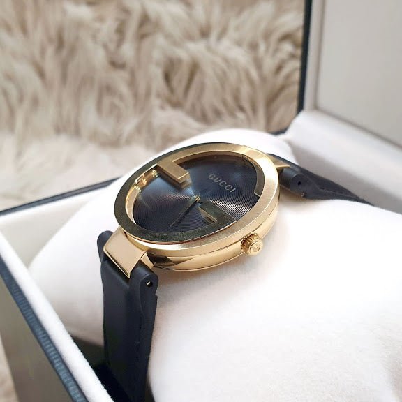 Gucci Interlocking G Gold Black Dial Black Leather Strap Unisex Watch - YA133326