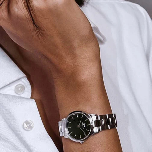 Daniel Wellington Iconic Link Black Dial Silver Steel Strap Watch For Women - DW00100206