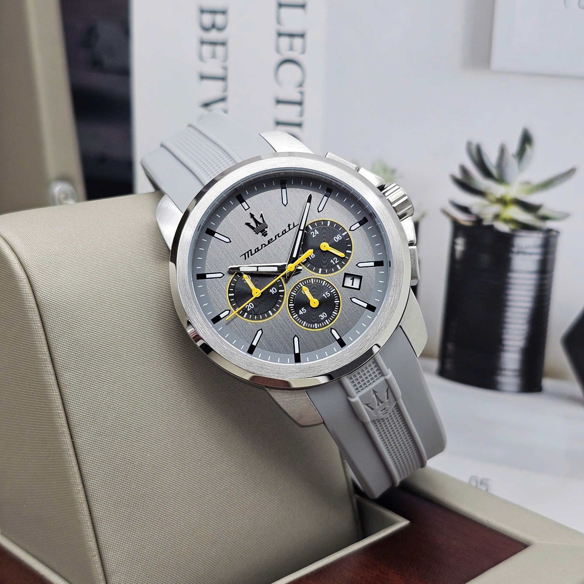 Maserati Successo Chronograph Grey Dial Grey Rubber Strap Watch for Men - R8871621043